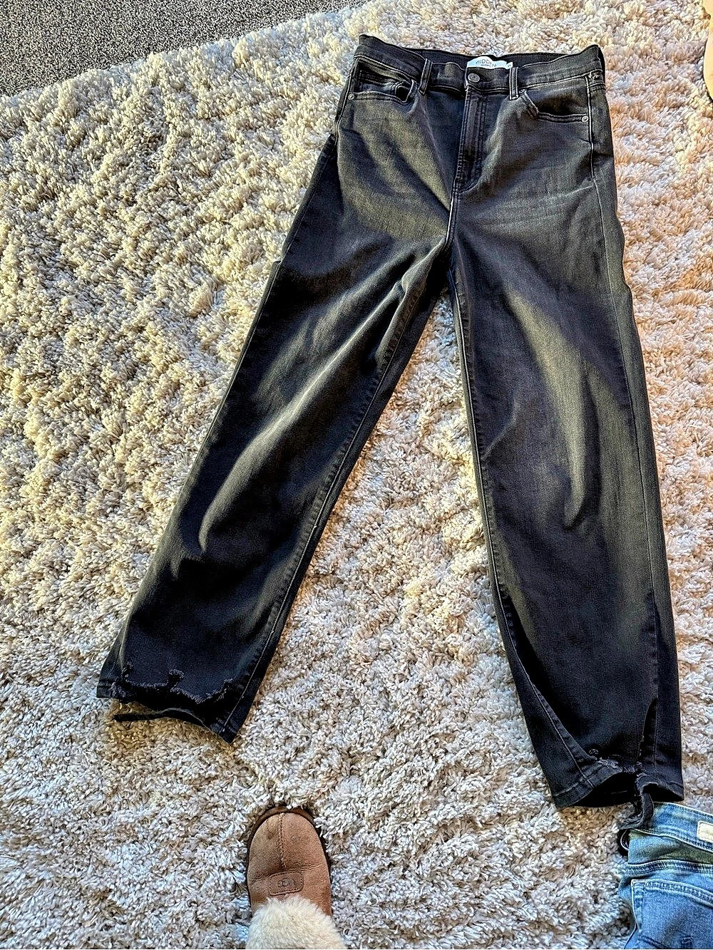 Hidden Distressed Skinny Jeans in Black Waist 29